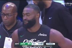 無緣衛(wèi)冕！慘遭尼克斯淘汰，去年FMVP杰倫-布朗賽后難掩失落