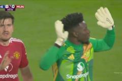 奧納納出擊喬治倒地裁判第一時間判罰點球！VAR介入后取消點球！