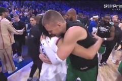 綠軍無緣衛(wèi)冕！尼克斯G6大勝晉級東決，賽后雙方擁抱致意！