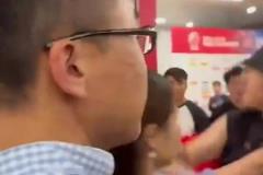 昨日賽后廣廈球迷與首鋼工作人員發(fā)生沖突，有人在沖突中挨了一巴掌