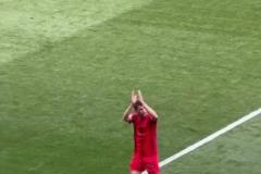 拜仁4-0霍村，托馬斯穆勒最后一戰(zhàn)下場時全場球迷以掌聲致敬傳奇