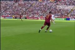 伊布熱身方式與眾不同！好是好，就是有點(diǎn)費(fèi)教練！