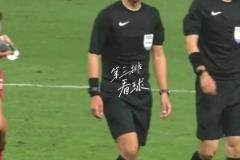 是真想掏紅牌！馬寧退場時一直在觀察看臺是不是有人在謾罵