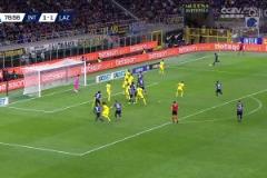 國米再次領(lǐng)先！恰爾汗奧盧任意球開出，鄧弗里斯頭球破門