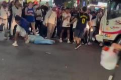這么多人欺負(fù)一人？尼克斯球迷群毆一位步行者球迷！