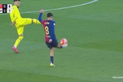 佩德里左路傳中，埃里克-加西亞頭球攻門再遭神撲！