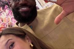 谷愛凌與詹姆斯合影