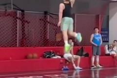 趕上了金元時(shí)代的球員，買(mǎi)提江和他的邁凱倫GT