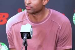 退役還是留隊？霍福德：現(xiàn)在談這個還為時尚早，我先陪陪老婆孩子