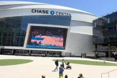 免費看球！勇士球迷曬在大通中心廣場看雷霆掘金搶七