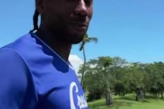 ??昔日高爾夫對決，小卡說自己穩(wěn)贏喬治，后者不屑說道：別鬧了