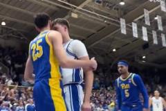 溢出屏幕的天賦！弗拉格大學(xué)時(shí)期的暴力一球！隔扣切特弟弟！