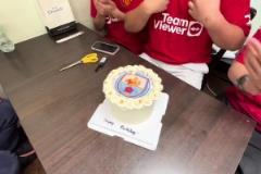 最棒的蛋糕！燃燒了自己，點(diǎn)亮了鄰居。網(wǎng)友直呼：曼聯(lián)要復(fù)興了