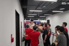 這一刻廣廈等了太久！胡金秋與老板相擁慶祝，孫銘徽也眼眶濕潤！