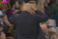 這都能進(jìn)？！索博斯洛伊禁區(qū)右側(cè)電梯球破門，場邊斯洛特捂頭震驚