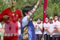 他太懂了！名場面：秦昊在節(jié)目上背C羅梅西立牌踢點(diǎn)球！