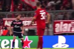 網(wǎng)友：每個(gè)200智商，踢不出這種配合！