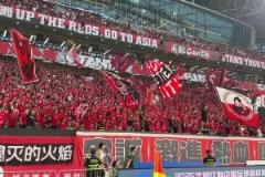 這就是四川球迷對(duì)足球的熱愛，這里是成都鳳凰山蓉城的魔鬼主場(chǎng)！