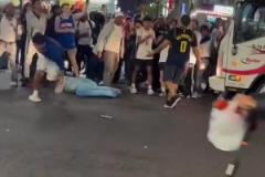 這是個(gè)狠人！在紐約穿著步行者的球衣