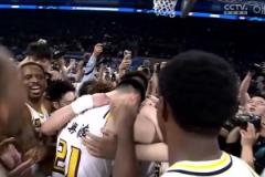 大秋你值得！胡金秋15年代表廣廈征戰(zhàn)CBA終奪冠賽后痛哭