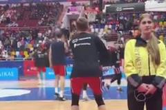 射手帶瞄準(zhǔn)鏡可以理解，帶側(cè)瞄的第一次見