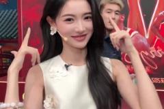 金佳悅跳手勢舞：CBA賽季結(jié)束了！看到郭艾倫從身后走過笑不停