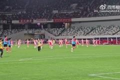 一座城市對(duì)足球的態(tài)度！蘇州東吳主場(chǎng)啦啦隊(duì)表演和草坪維護(hù)