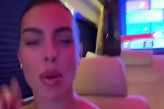 這啥魅女表情！喬治娜嘰里呱啦說了一堆…這身材確實是有料啊