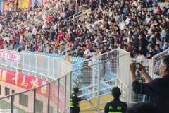 泰山進球藏在主隊的間諜暴露了，紅獅球迷大喊：SB泰山！