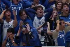 正面滑翔隔扣一條龍！弗拉格這身體條件，把全場(chǎng)球迷都驚呆了