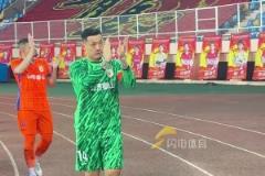 泰山隊5-0青島紅獅晉級足協(xié)杯16強，泰山隊隊員賽后與球迷互動