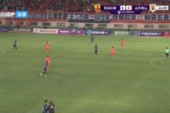 紅獅后衛(wèi)滑倒送禮！克雷桑上前搶斷后輕松低射破門