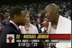 別罵SGA了！93年東決G3，喬丹曾18投3中，17罰16中