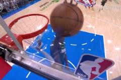 攻防一體愛德華茲急停跳投飆中，隨后殘暴釘板大帽杰倫威！