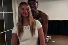 黑絲美女的胯下運(yùn)球，她還真有點(diǎn)東西啊