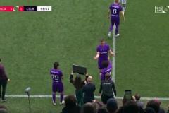 役前的最后一個主場，維爾通亨女兒為父親舉起換人牌