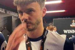 熱刺球員賽后更衣室列隊，奏響歐冠主題曲