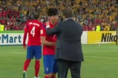 15年亞洲杯決賽韓國輸澳大利亞孫興慜落淚，波斯特科格魯送上安慰