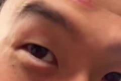 腦門腫了！孫興慜被人推撞到了獎杯，但孫哥高興得合不攏嘴