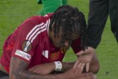 無緣歐聯(lián)冠軍！19歲約羅賽后直搖頭！