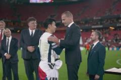 切費林解釋了半天！隊長孫興慜捧杯沒有領(lǐng)到獎牌！