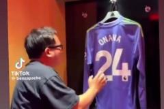 國外網(wǎng)友站在奧納納球衣前，祈求奧納納今晚可別整活了