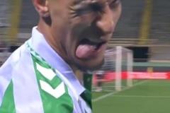 透露著堅(jiān)定，也透露著一絲兇狠，春風(fēng)得意馬蹄疾，圓月彎刀安東尼