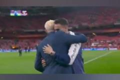 老隊友相見！加納喬和雷吉隆擁抱致敬！