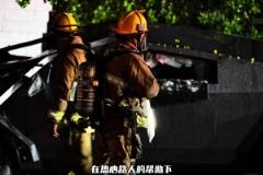 特斯拉Cybertruck失控，阿里納斯兒子遭遇嚴(yán)重失控