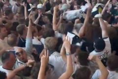 貝爾抵達歐聯(lián)杯決賽！費迪南德和貝爾巴托夫在他身后！