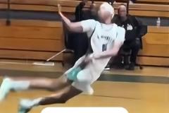 簡(jiǎn)直一模一樣美國網(wǎng)友曬高中版“亞歷山大”：這不給2罰？