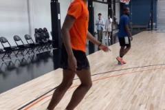 野球場(chǎng)的阿門無敵的存在，有這種身體打球可以想象有多爽