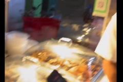 拉塞爾 看著湖南長(zhǎng)沙路邊攤牛蛙甲魚(yú)碎碎念！