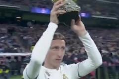 打破梅羅十年壟斷！2018年33歲的莫德里奇在伯納烏展示金球獎！